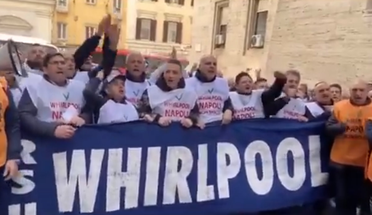 Whirlpool conferma le indiscrezioni: lascerà lo stabilimento di Napoli entro l'anno