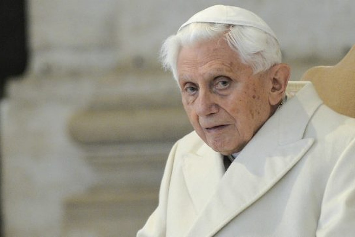 Sui preti sposati l'ultima decisione ora spetta a Papa Francesco. Tentativo di sgambetto di Ratzinger a Bergoglio sulle riforme Chiesa