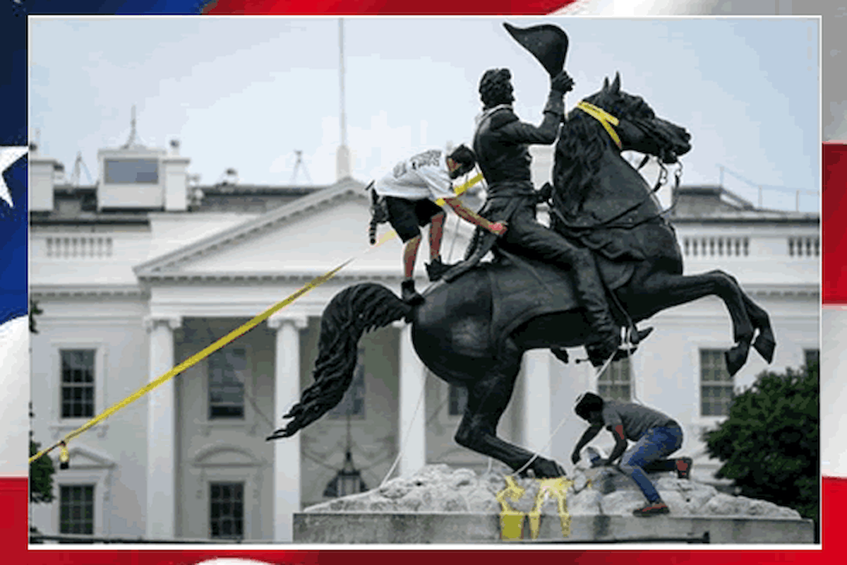 Washington DC, attaccata la statua del Presidente Jackson