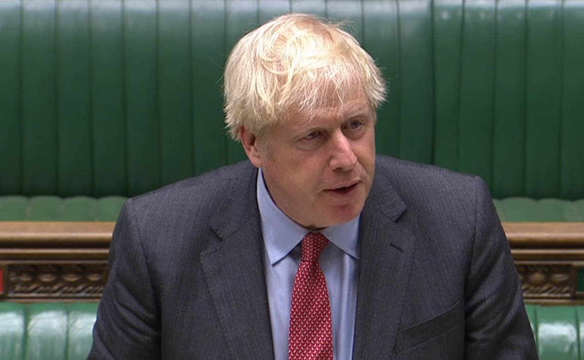 Johnson annuncia le nuove restrizioni anti Covid in Gran Bretagna: non è un nuovo lockdown