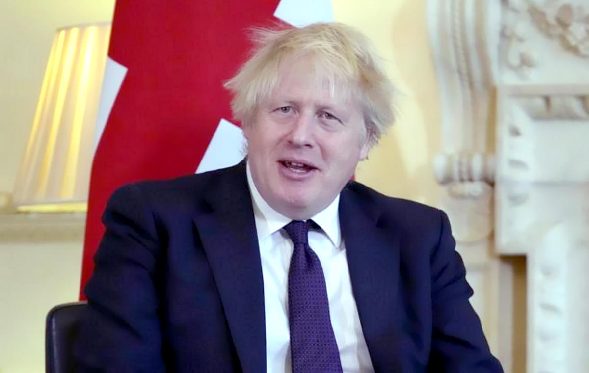 Pandemia, Boris Johnson con una manovra azzardata annuncia per l'Inghilterra il ritorno al Piano A