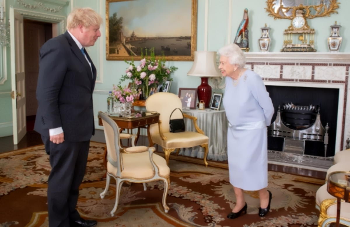 Johnson adesso è costretto a scusarsi anche con Buckingham Palace