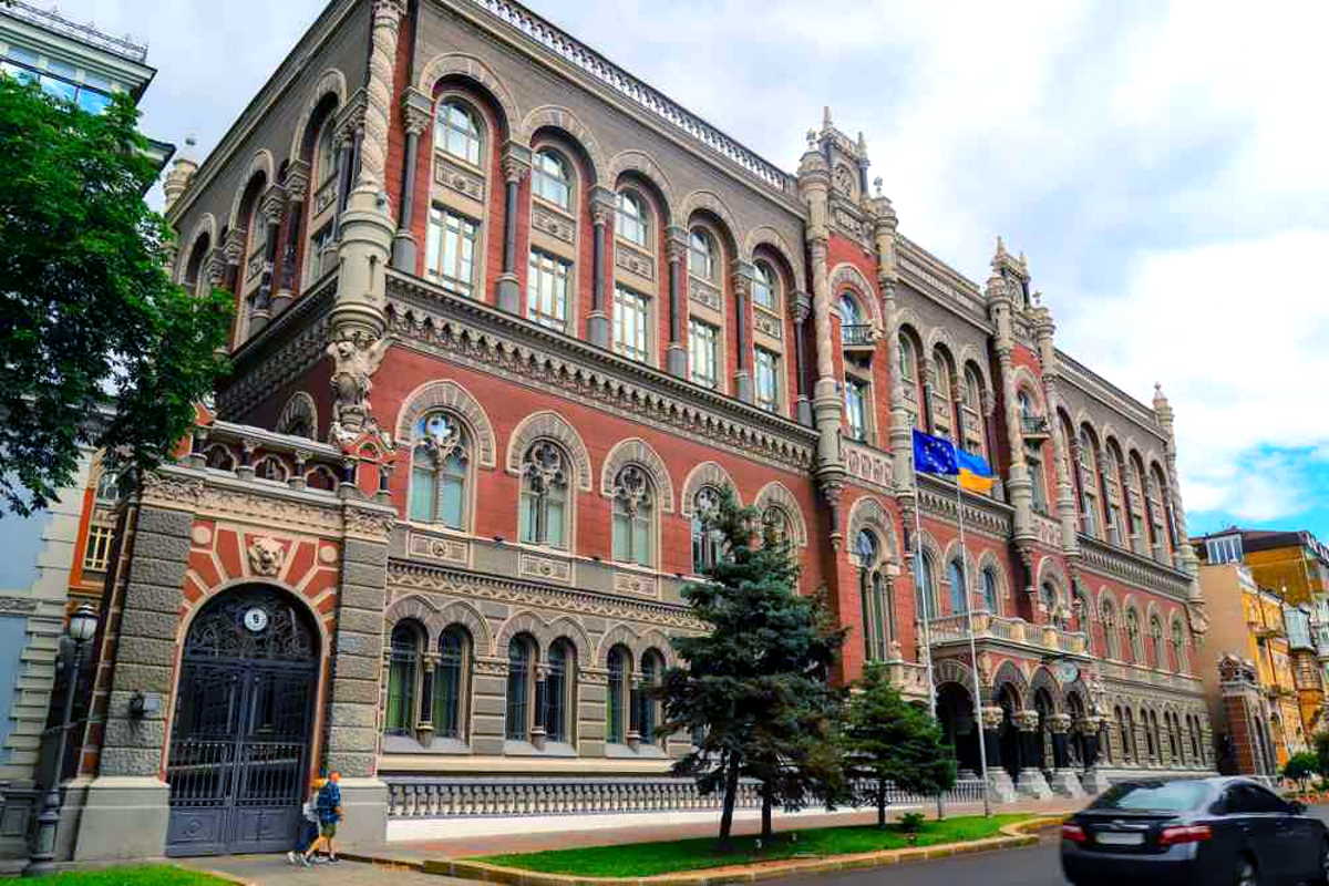 La moneta ucraina inflaziona e il sistema bancario va nel panico