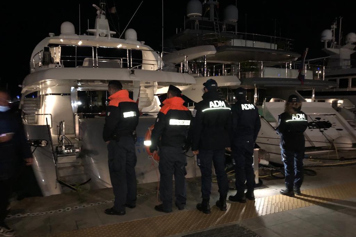 Sequestrato il Motor Yacht denominato “New Vogue”, un panfilo di circa 30 metri