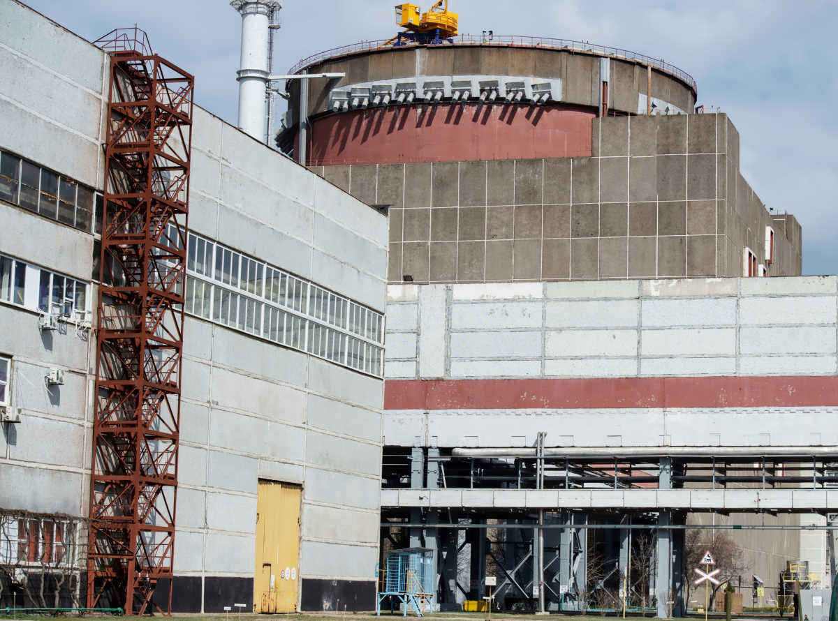 Ancora esplosioni nei pressi della centrale nucleare di Zaporizhzhia, con russi e ucraini che si accusano a vicenda