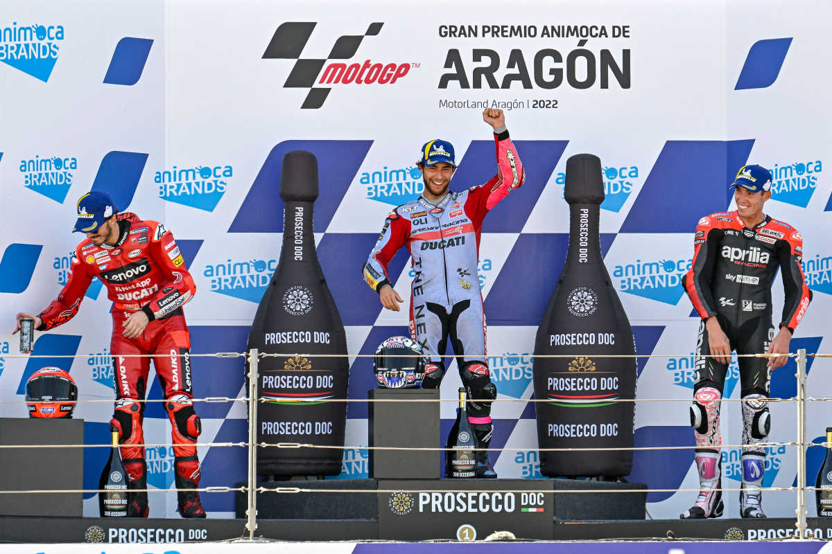 MotoGP, sul MotorLand di Aragona la Ducati vince di nuovo, ma stavolta è Gresini a spuntarla su Bagnaia