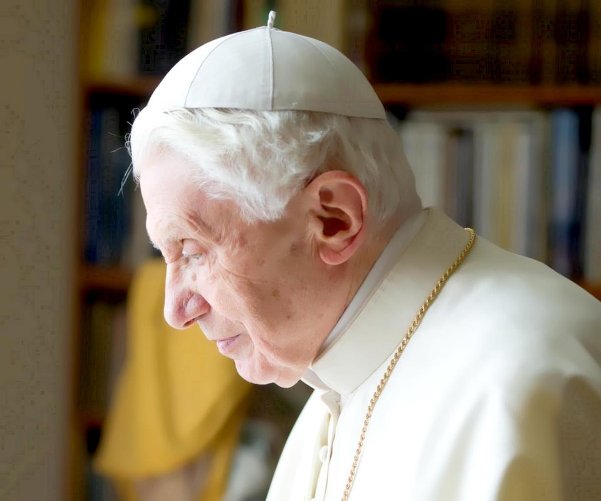 L'immancabile cordoglio social della politica per la morte di Benedetto XVI