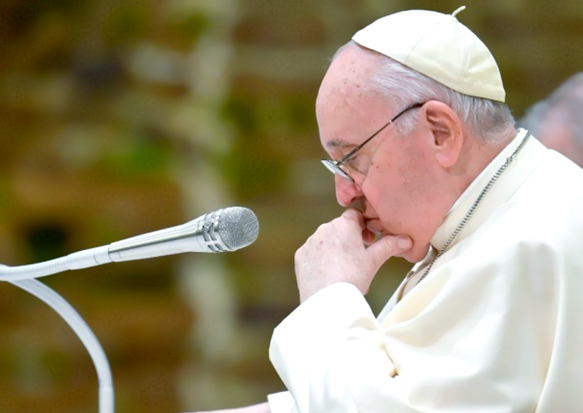 Papa Francesco invita i fedeli a risparmiare sulle spese di Natale... per aiutare gli ucraini