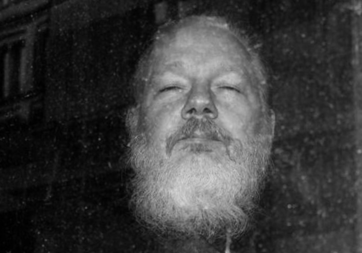 Julian Assange: una voce nel deserto