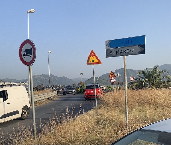 Milazzo (ME) - L’Amministrazione comunale propone l’installazione di un semaforo all’incrocio di Botteghelle