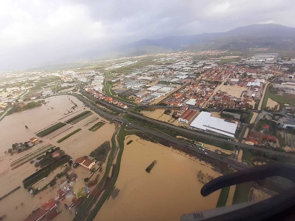 Alluvione e mareggiate in Toscana dove si contano finora 5 vittime