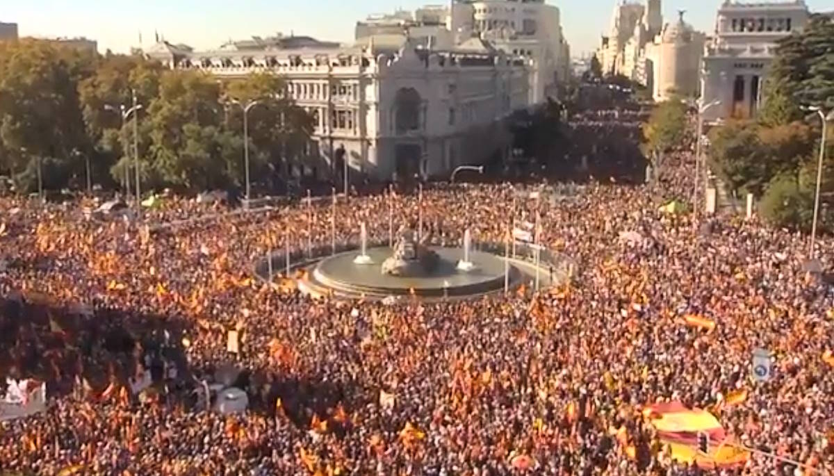 170mila in piazza a Madrid per protestare contro l'amnistia concessa da Sanchez ai secessionisti catalani