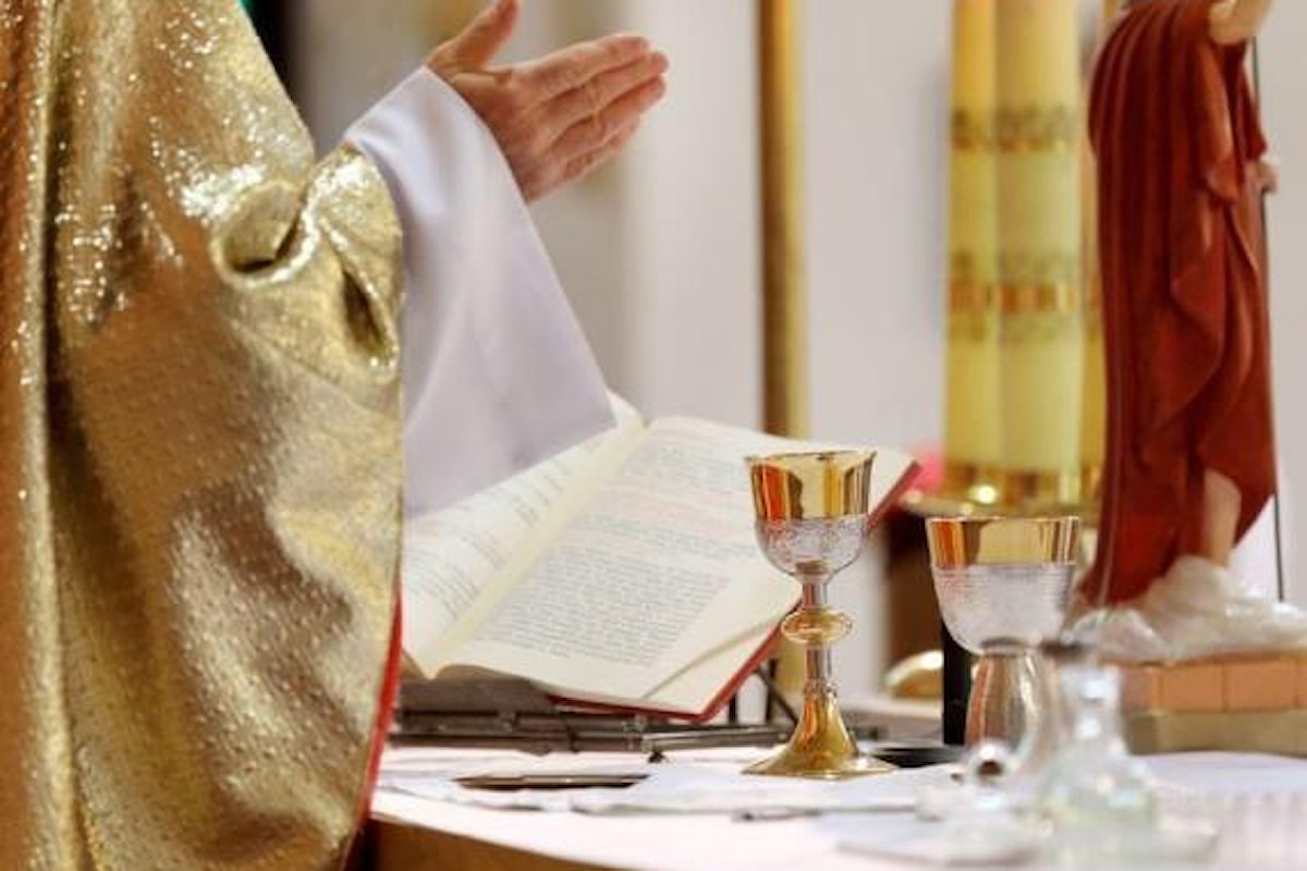 La vicenda, accaduta nel salernitano, è ancora confusa: i preti sposati aspettano chiarezza