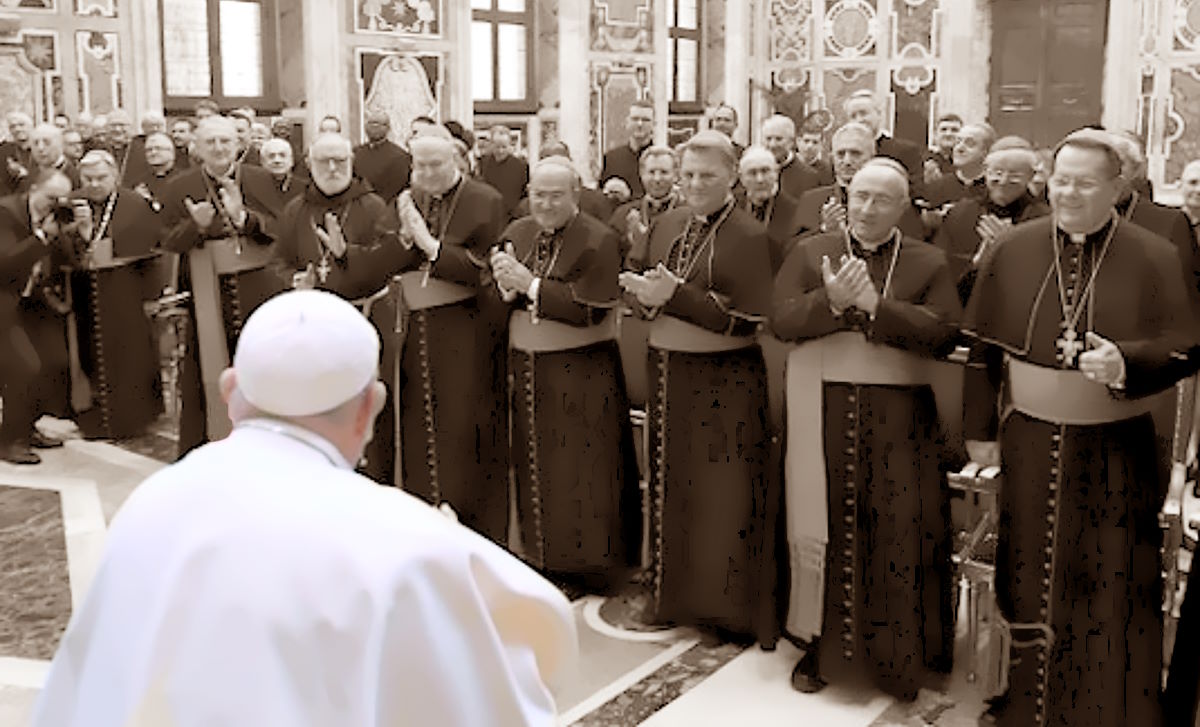Papa Francesco: liturgia non è solo per specialisti. No a preti zitelloni, ma intanto ancora non accoglie nella Chiesa i preti sposati