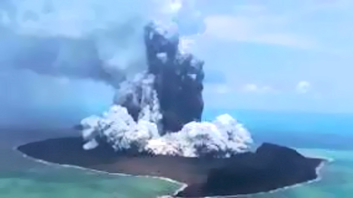 L'eruzione del vulcano sottomarino Hunga-Tonga