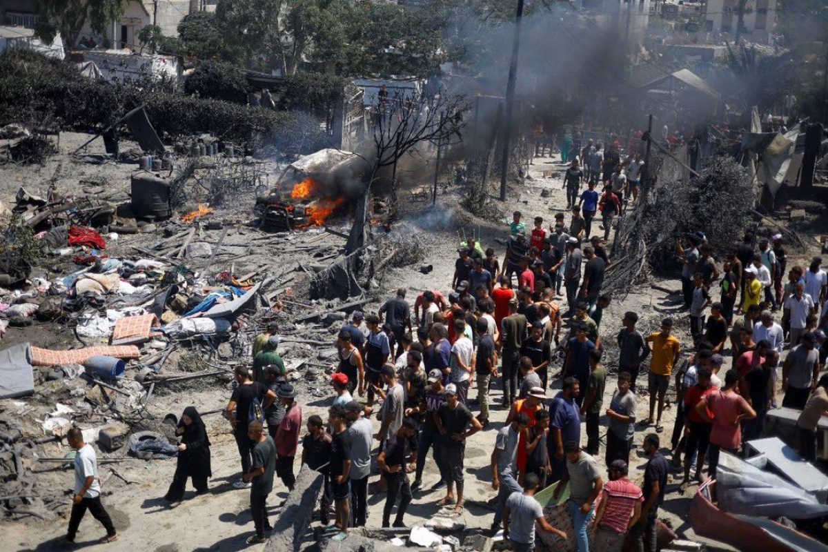 Gaza, nuovo massacro compiuto da Israele sui civili sfollati nell'area di Al-Mawasi a ovest di Khan Younis