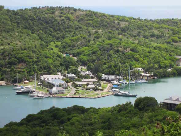 Yacht di lusso in mostra ad Antigua