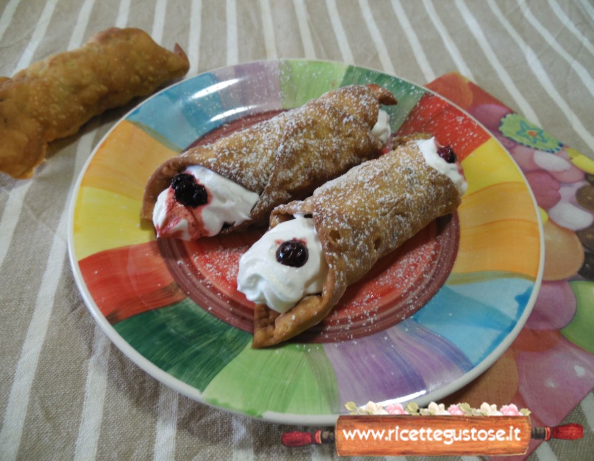 Cannoli di frappe: una delizia per il palato e per gli occhi
