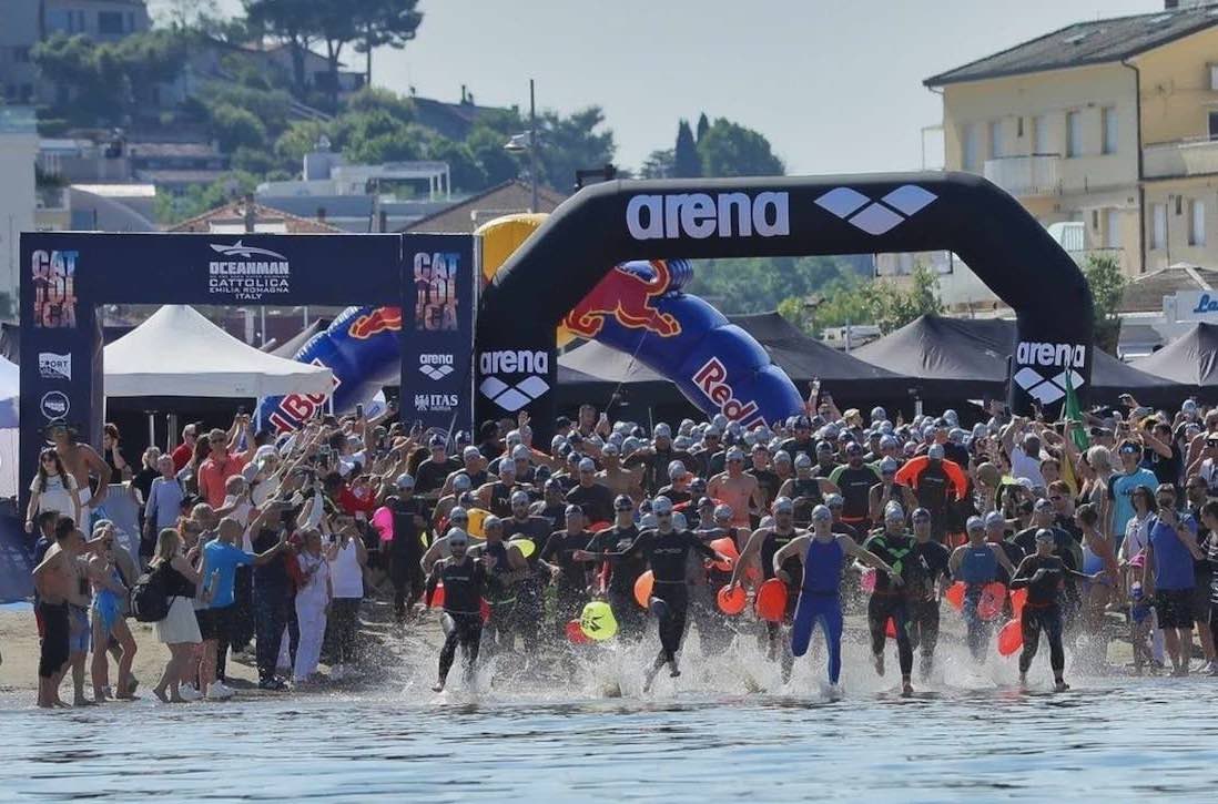 V edizione OCEANMAN Cattolica, con uno spirito sempre più internazionale: in acqua nuotatori di 48 nazioni
