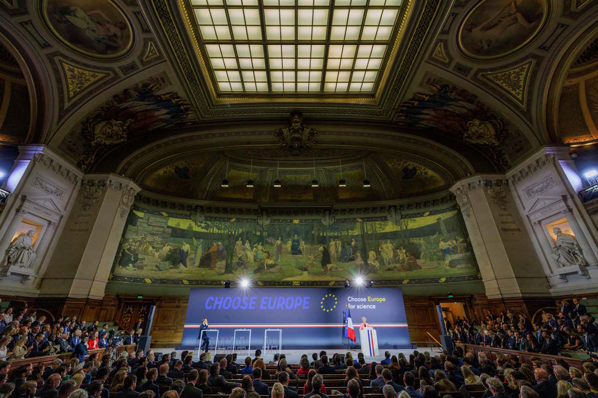 Von der Leyen e Macron aprono le porte a docenti, ricercatori e studenti che decidessero di fuggire dall'America di Trump