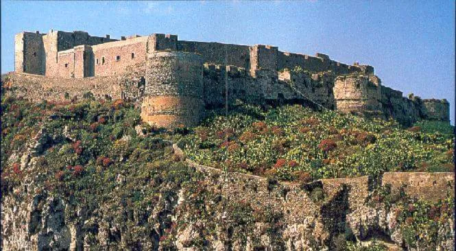 Milazzo (ME) - Rinvenute delle ossa nell’area di riqualificazione del Castello