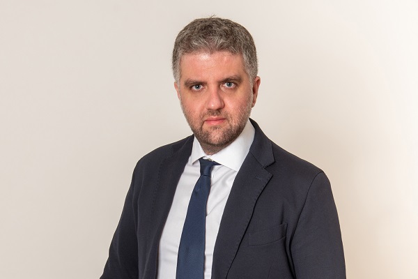 Maurizio Rota: formazione, incarichi professionali e progetti di successo