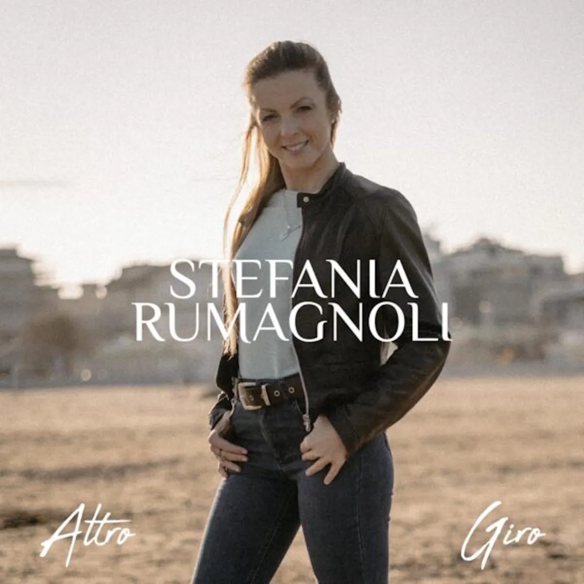“Altro giro” è il nuovo singolo della cantautrice ed attrice carpigiana Stefania Rumagnoli