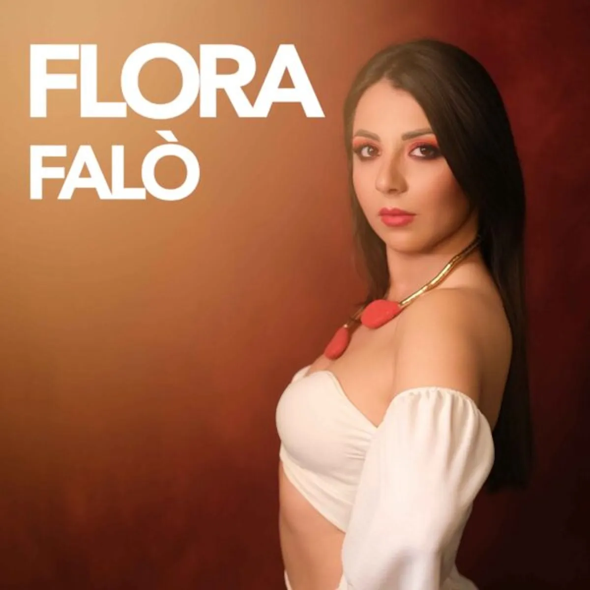 Flora il nuovo singolo Falò: una canzone che parla della spensieratezza dell’estate