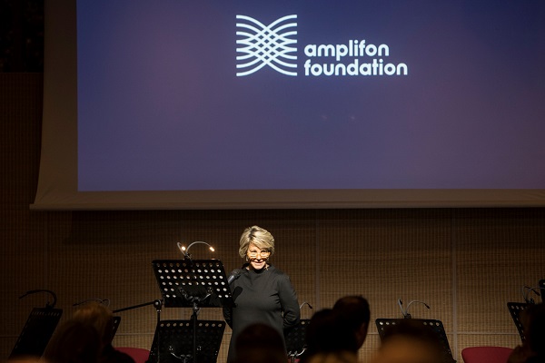 Fondazione Amplifon, Susan Carol Holland: 4 milioni a sostegno delle fasce più fragili