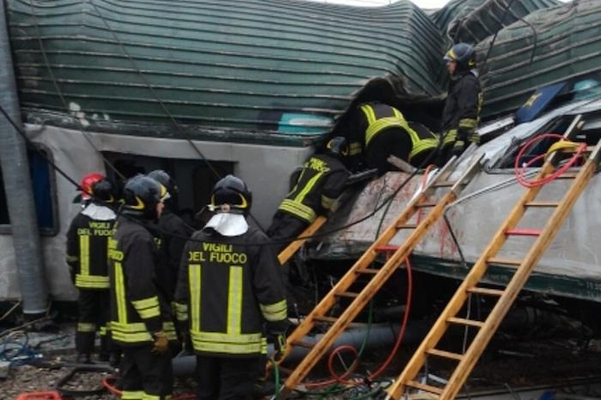 Tre morti e 5 feriti gravi il bilancio del deragliamento di un treno nella stazione di Pioltello