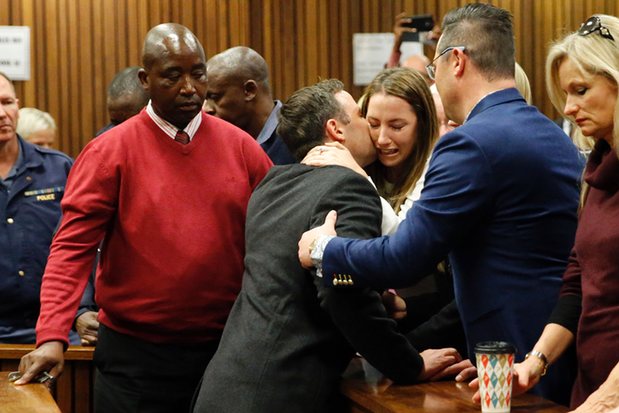 Oscar Pistorius condannato a sei anni per l'omicidio di Reeva Steenkamp 