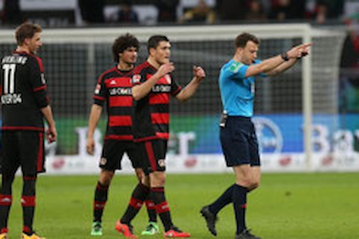 Incredibile! Arbitro espulso in Bundesliga (VIDEO)