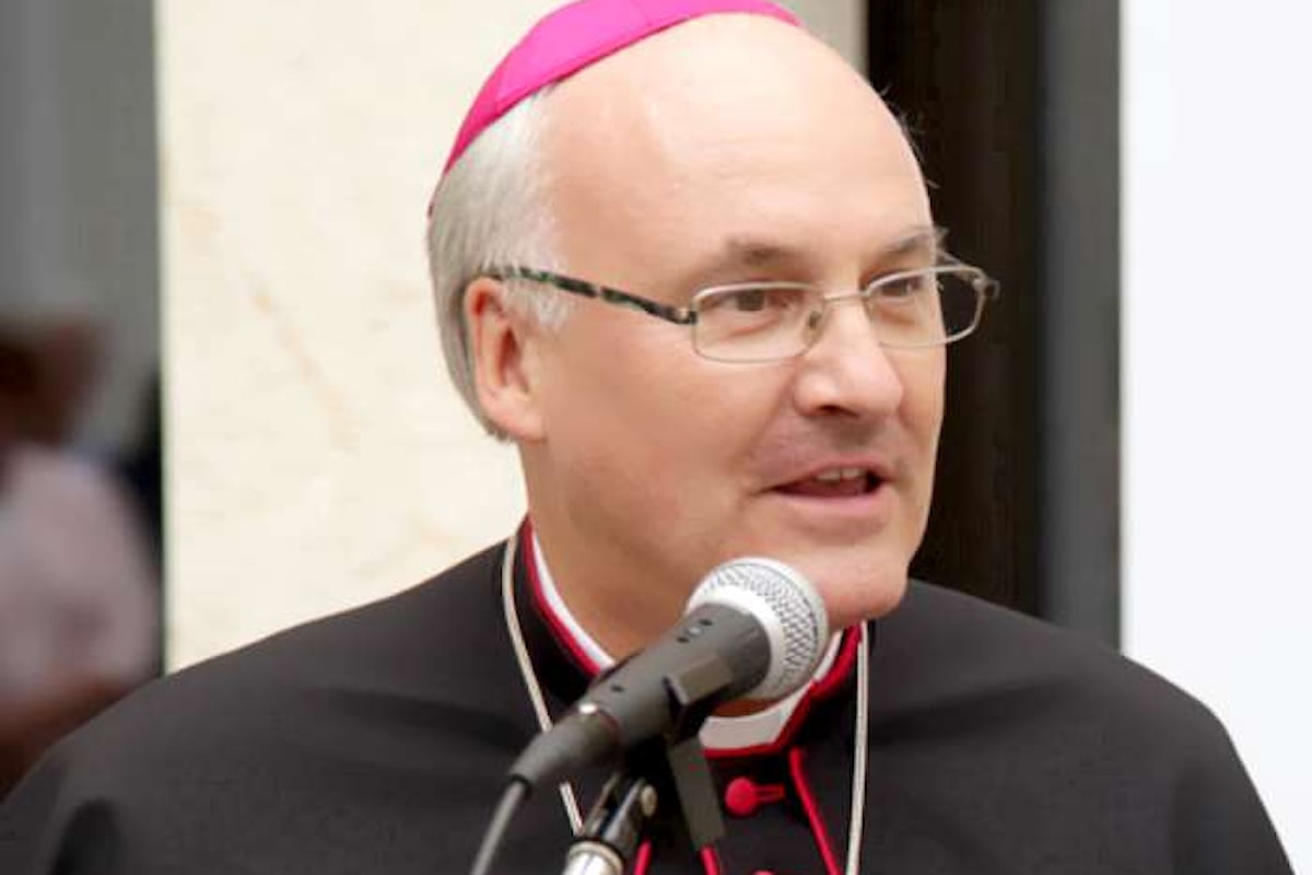La lettera di scuse del vescovo di Ratisbona ai fedeli della diocesi per le violenze subite in passato dai bambini del Coro