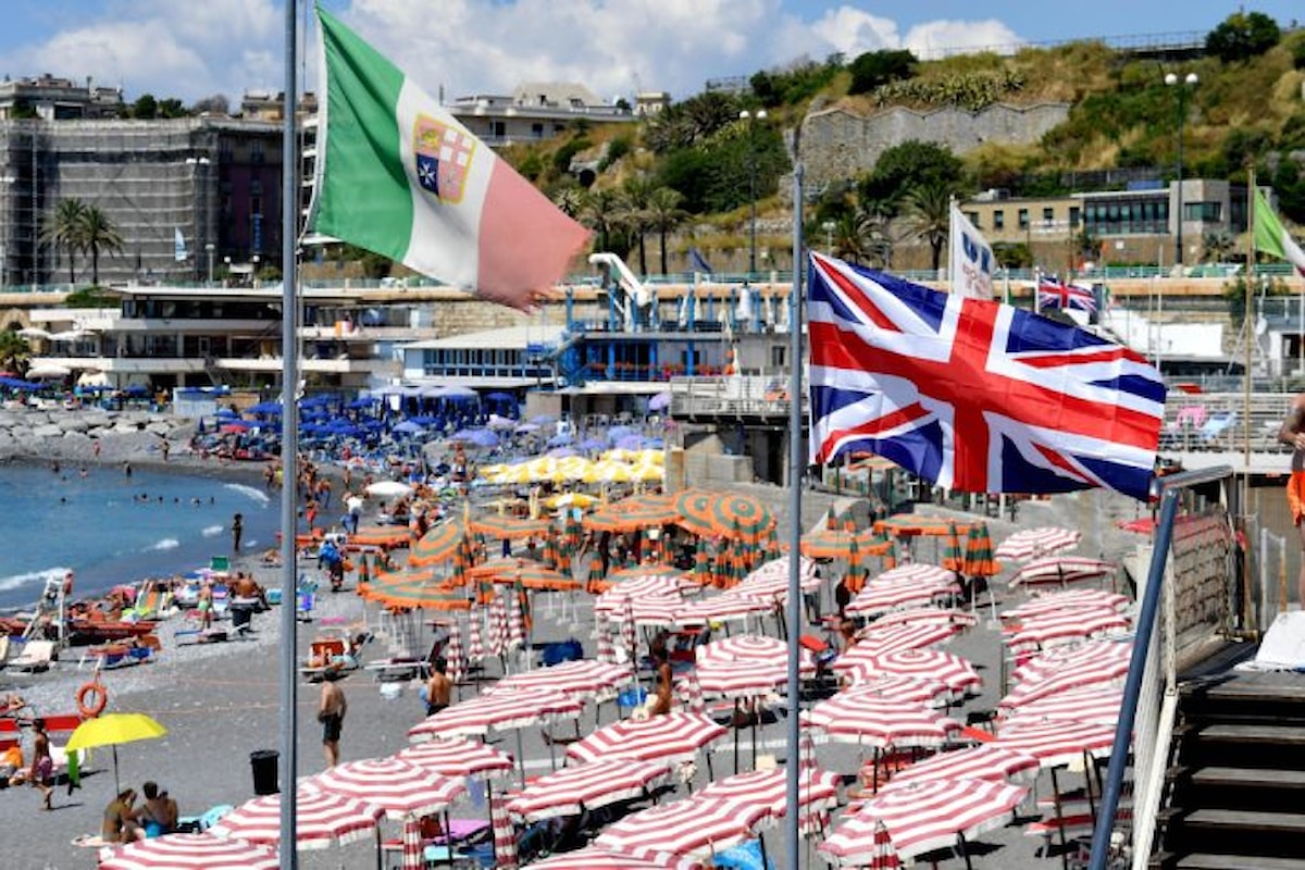 Le spiagge della Liguria, in rivolta contro l'UE, issano l'Union Jack
