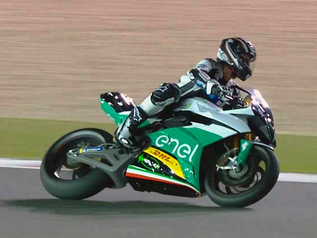 MotoE: in pista a Losail la Energica Ego Corsa (video)
