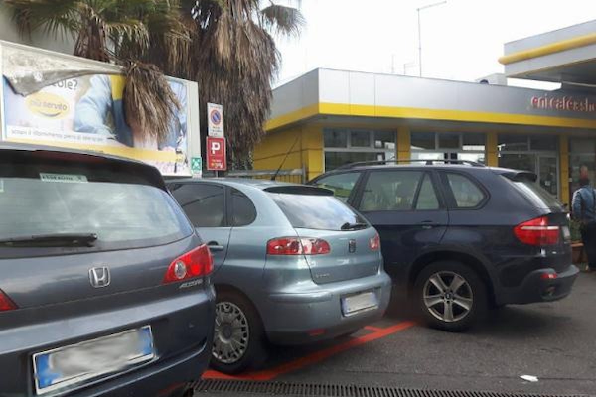 A Catania gli automobilisti rubano i parcheggi riservati ai veicoli Enjoy