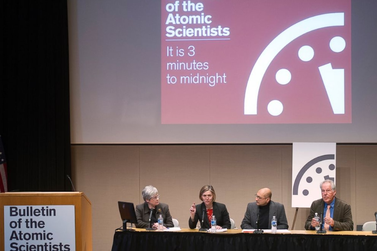 Tre minuti prima della fine del mondo, è il responso del Doomsday Clock