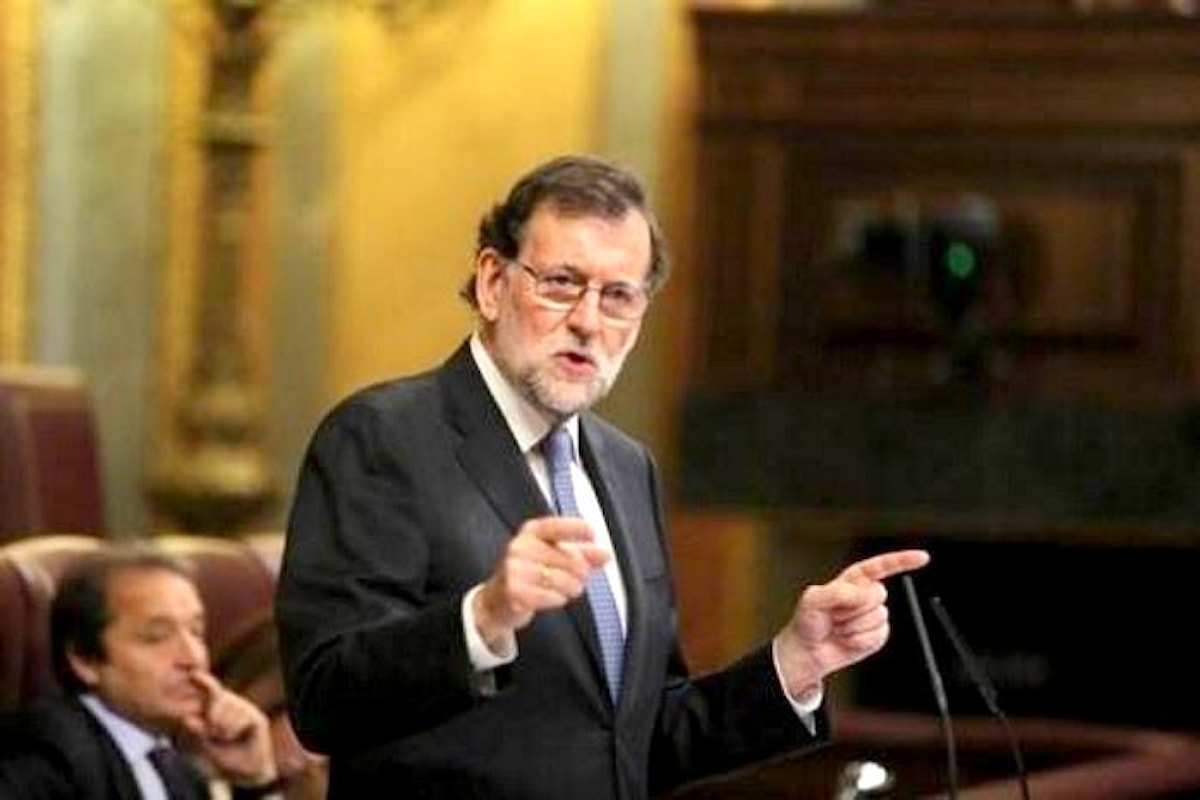 Rajoy limita il perimetro di dialogo con Puigdemont, ma prima vuole sapere se martedì sia stata o meno dichiarata l'indipendenza