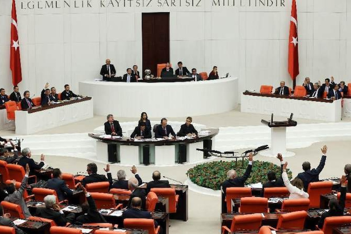 La Turchia cancella l'immunità per i parlamentari. A rischio arresto quelli filo-curdi