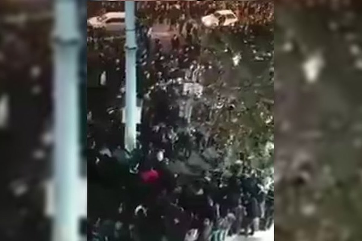 La protesta in Iran si infiamma. Le prime vittime a Dorud