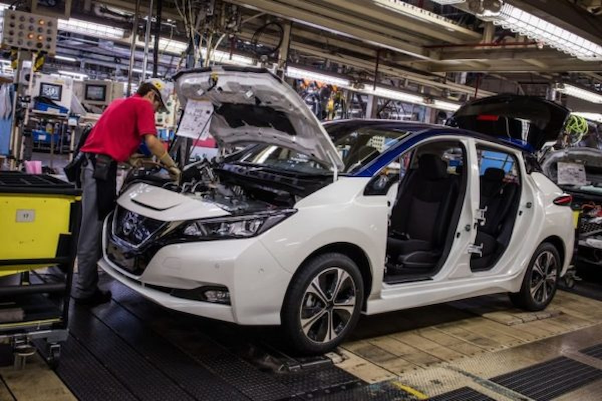 Avviata la produzione della nuova generazione della Nissan LEAF, auto 100% elettrica