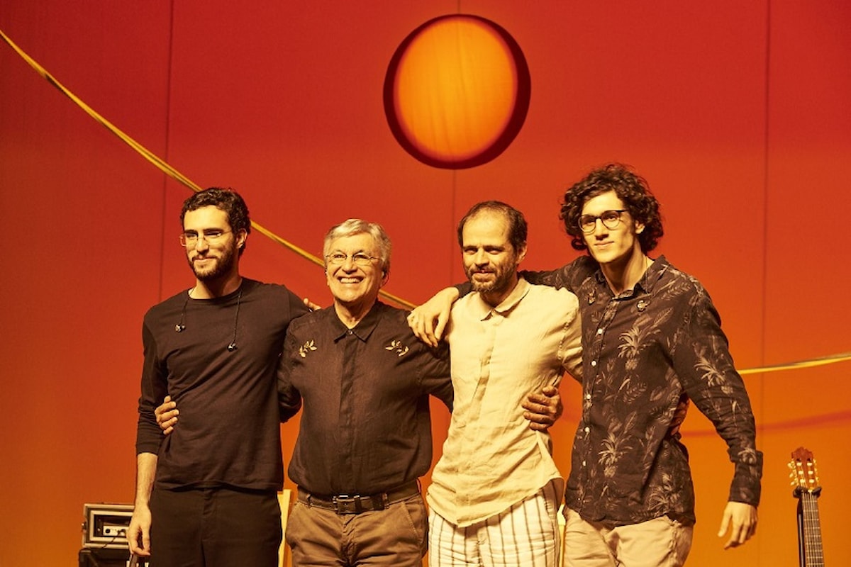 Nella corte del Castello Visconteo, per la prima volta sul palco con i figli, Caetano Veloso torna in Italia con il nuovo imperdibile tour “ofertorio”